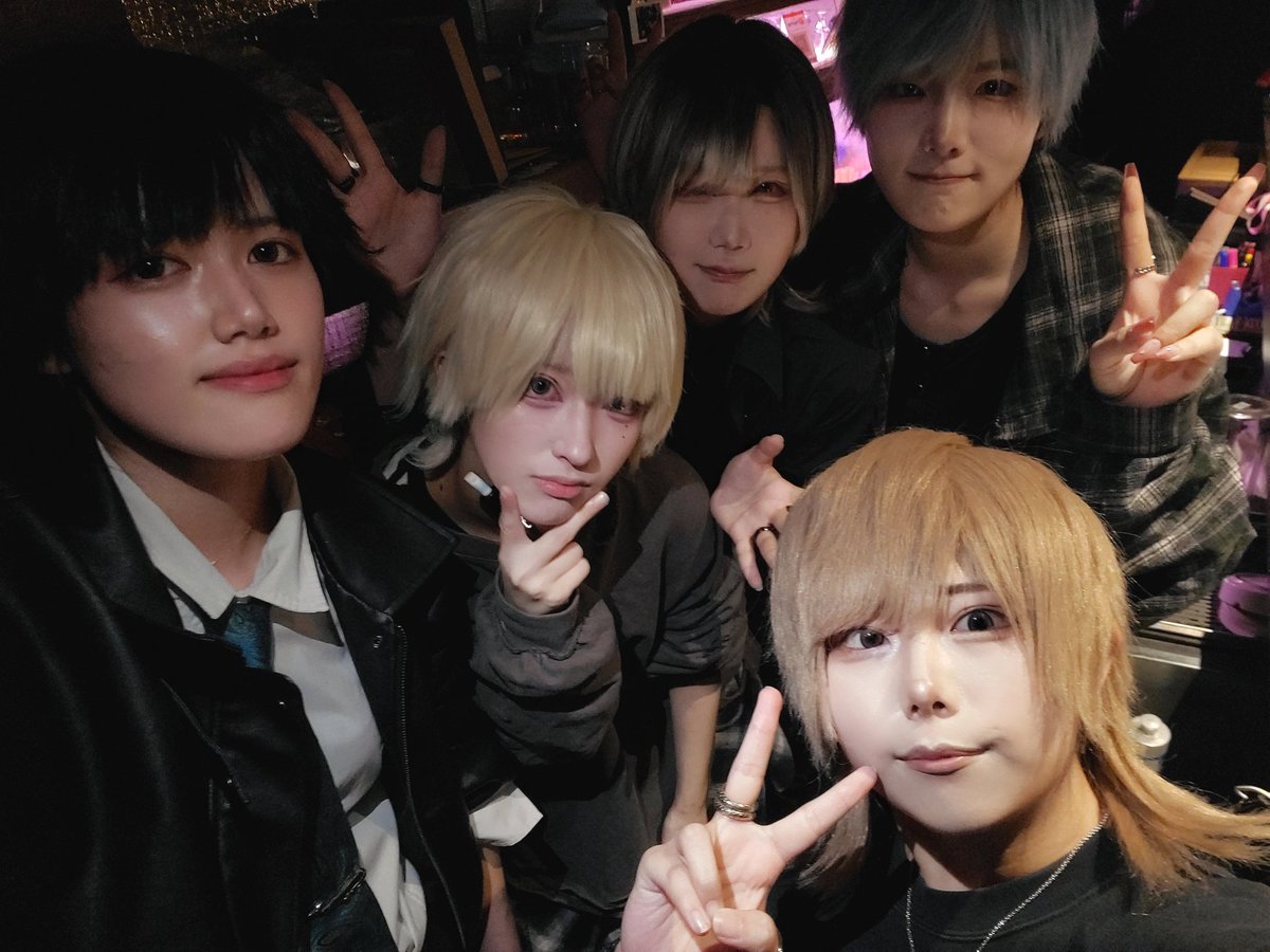 magimagi_mens's tweet photo. オープン���しました！
22:00-05:00
亮 @ryooo_hamster 
誠司 @seiji_dice 
いふ @if_dice__ 
伊織 @_iori_Dice_ 
宇津木 @dice_utsugi 

お待ちしております✨
 #男装  #コンカフェ  #男装カフェ https://t.co/m6XJdIQSox