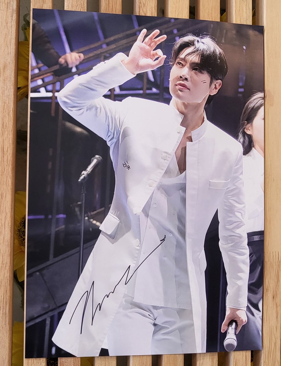깐머=잘생겼 온마 보러갔는데 크리스티앙!! 이 넘귀였어요 그리고 빛 써둔거 왜케 긔여움
#김지온_데뷔_기념_파티 
#KIMJION_14TH_DEBUT