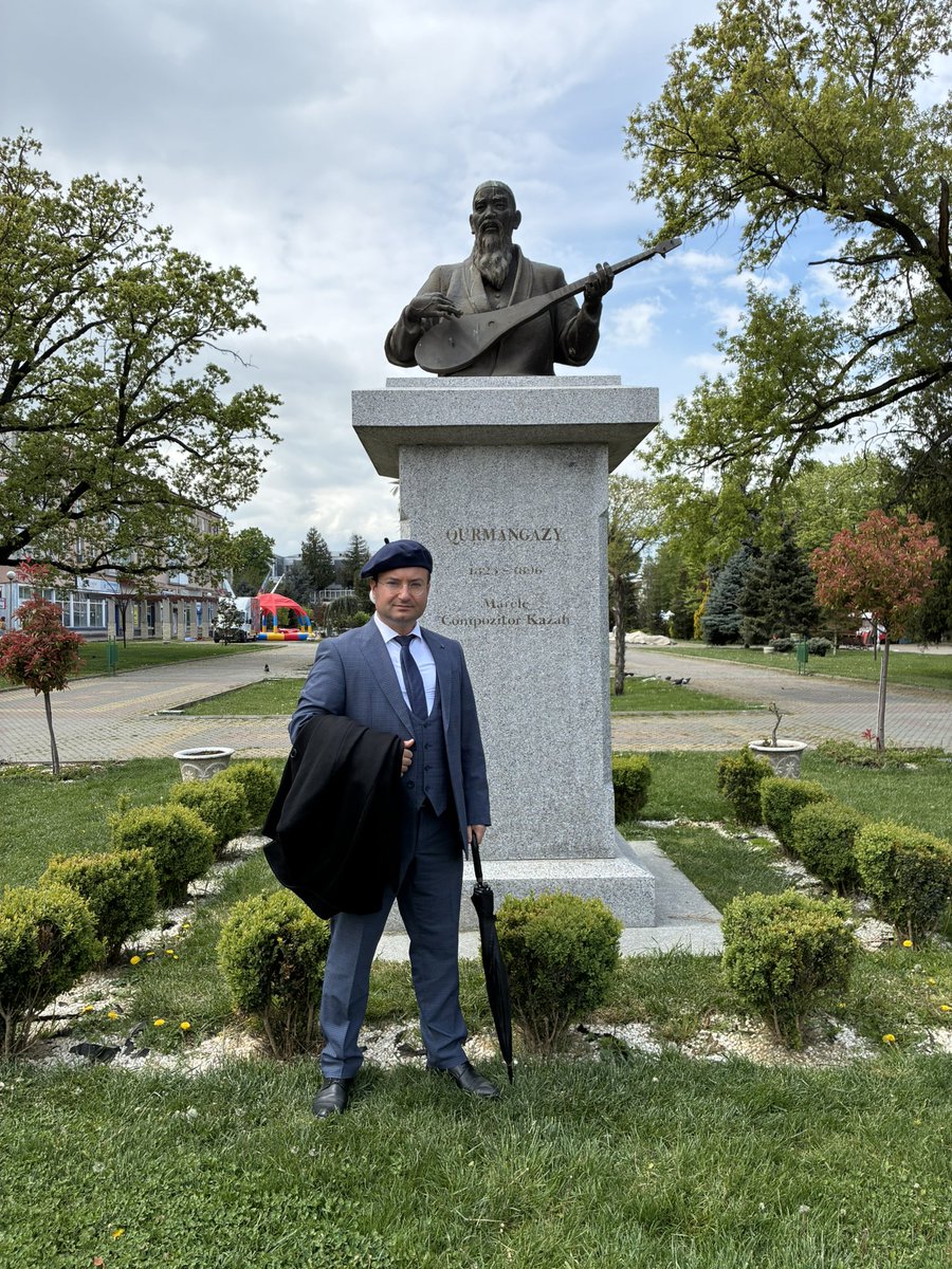 ramiscinar's tweet photo. Baba tarafından dedem Behçet İsa’yı tanıma fırsatım olmadı; çünkü o, benim doğumumdan 17 yıl önce vefat etmişti.

Elveda Rumeli romanımın 2. cildini kaleme almak amacıyla, dedemin medrese eğitimi aldığı Romanya’nın Köstence ilindeki Mecidiye Medresesi’nde incelemelerde bulundum. https://t.co/zC8Rbeousk