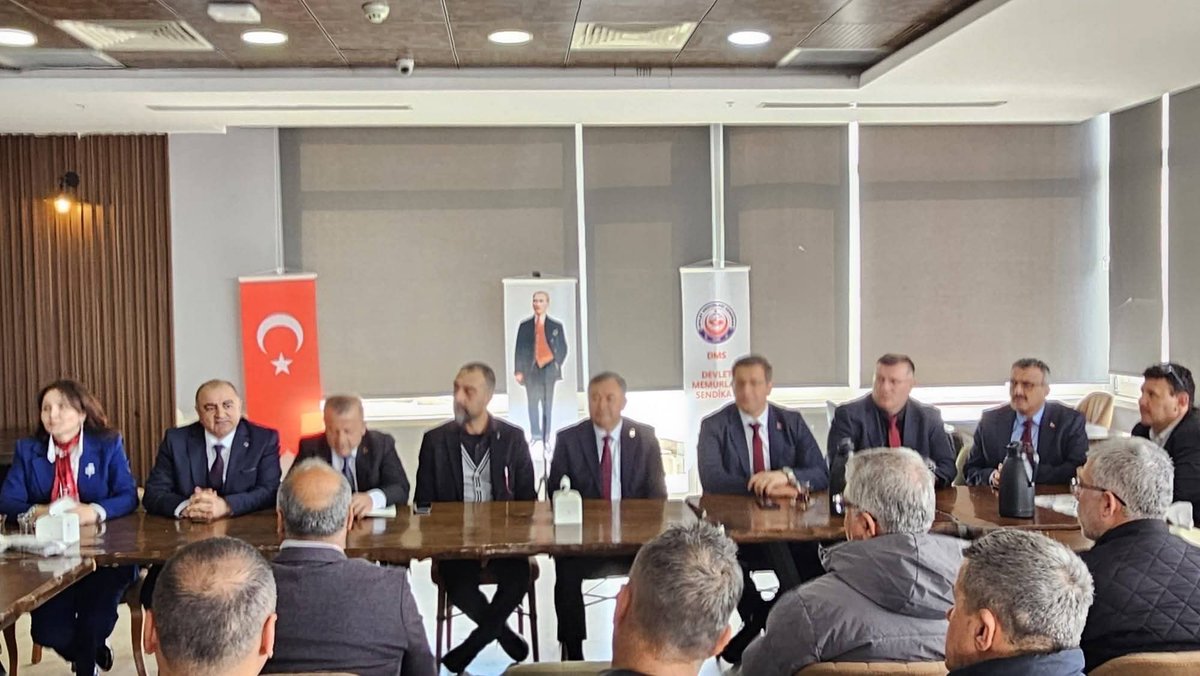 dmssendikasi's tweet photo. DEVLET MEMURLARI SENDİKASINDAN TEKİRDAĞ TEŞKİLAT TOPLANTISI...

DMS Genel Başkanı Tuncay CENGİZ, Genel Sekreter Ahmet SAĞLAM, Genel Başkan Yardımcıları Vecdi YANBAZ, Berrin ALTUNTAŞ ve Kemal DUMAN, Tekirdağ Bölge Şube Başkanı Mücahit ÇALMAZ ve şube yönetim kurulu üyeleri ile Edirne ve Kırklareli illerindeki temsilcilerimizin katılımı ile 02 Mayıs 2026 tarihinde Tekirdağ'da bir koordinasyon toplantısı gerçekleştirilmiştir.

Toplantıda; yürütülen sendikal faaliyetler ve planlamalar hakkında bilgi verilmiş, projeler hakkında karşılıklı değerlendirmelerde bulunulmuştur.

Toplantımıza katılımları ile destek veren tüm yönetici, temsilci ve üyelerimize teşekkür ediyor, çalışmalarımıza kararlılıkla devam ediyoruz.

DEVLET MEMURLARI SENDİKASI GENEL MERKEZ YÖNETİM KURULU