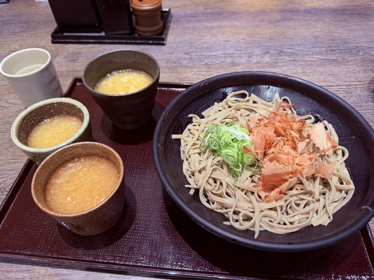 もね tweet media
