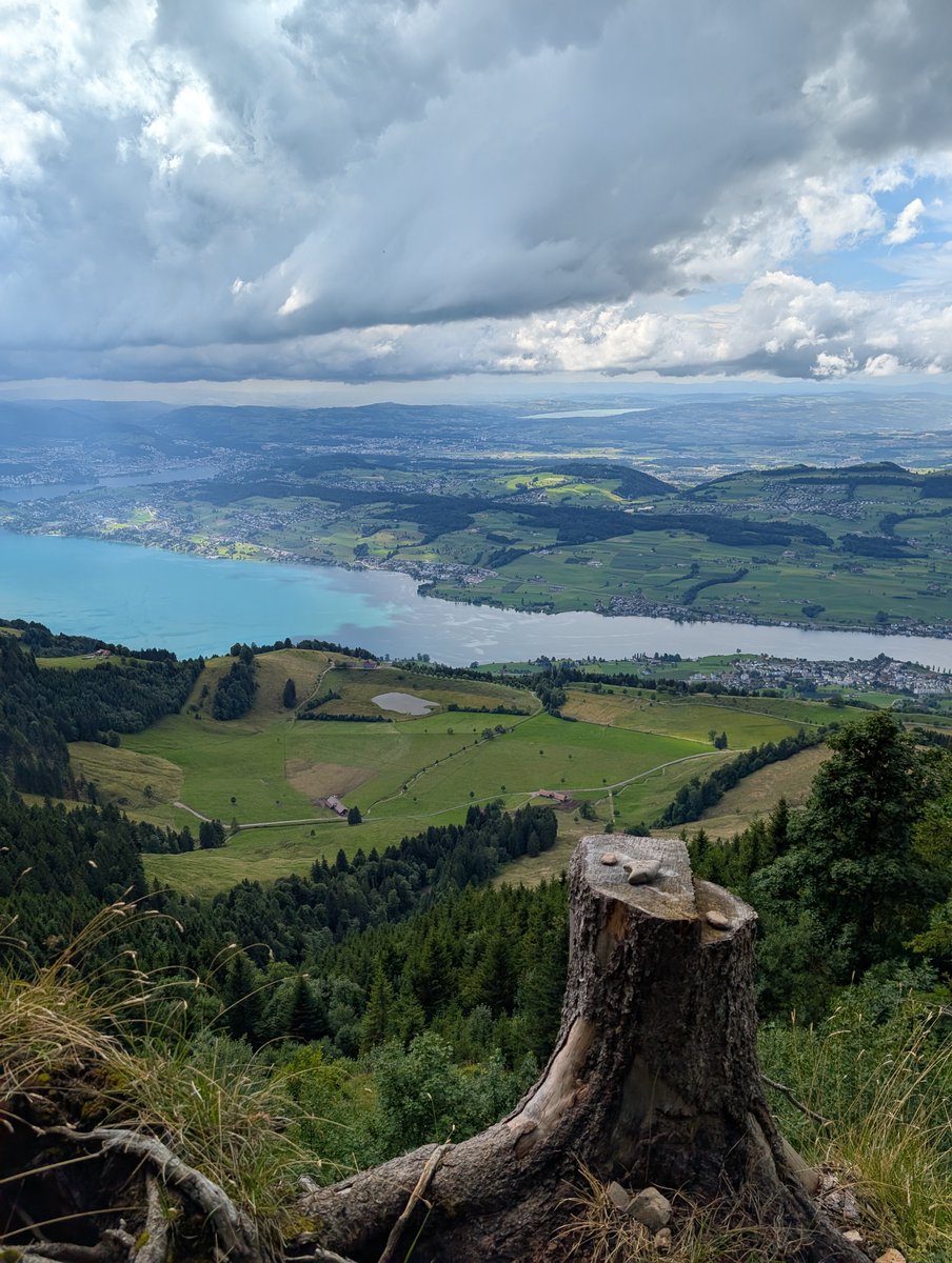 igoravanture's tweet image. 100+ days, 15,000 km, 10 countries - Day 41 in Switzerland 🇨🇭

Mount Rigi in clouds, a lightning strike just meters away, and an evening walk through Lucerne’s old town. One of the most unpredictable days so far.

Full story (SR / EN):
igoravanture.substack.com
#Switzerland #Alps