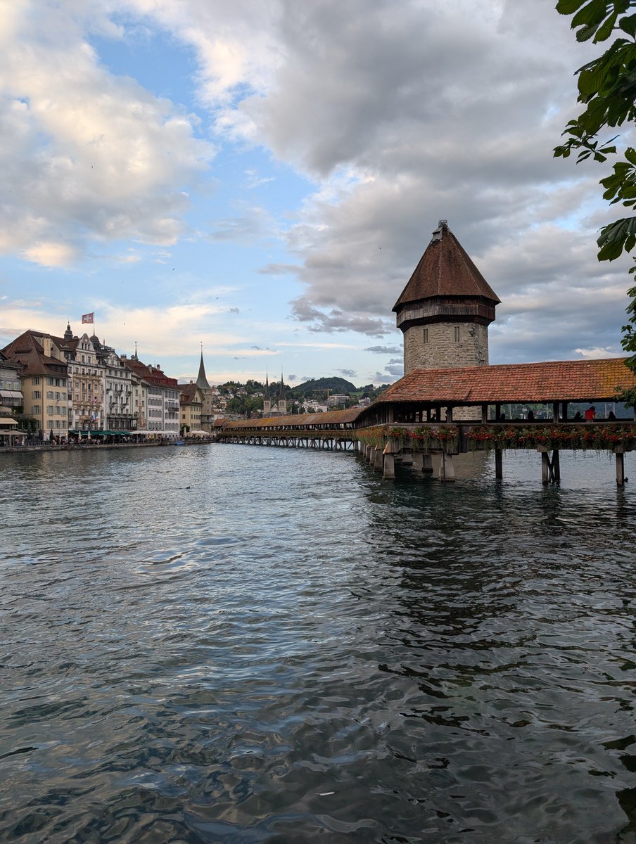 igoravanture's tweet image. 100+ days, 15,000 km, 10 countries - Day 41 in Switzerland 🇨🇭

Mount Rigi in clouds, a lightning strike just meters away, and an evening walk through Lucerne’s old town. One of the most unpredictable days so far.

Full story (SR / EN):
igoravanture.substack.com
#Switzerland #Alps