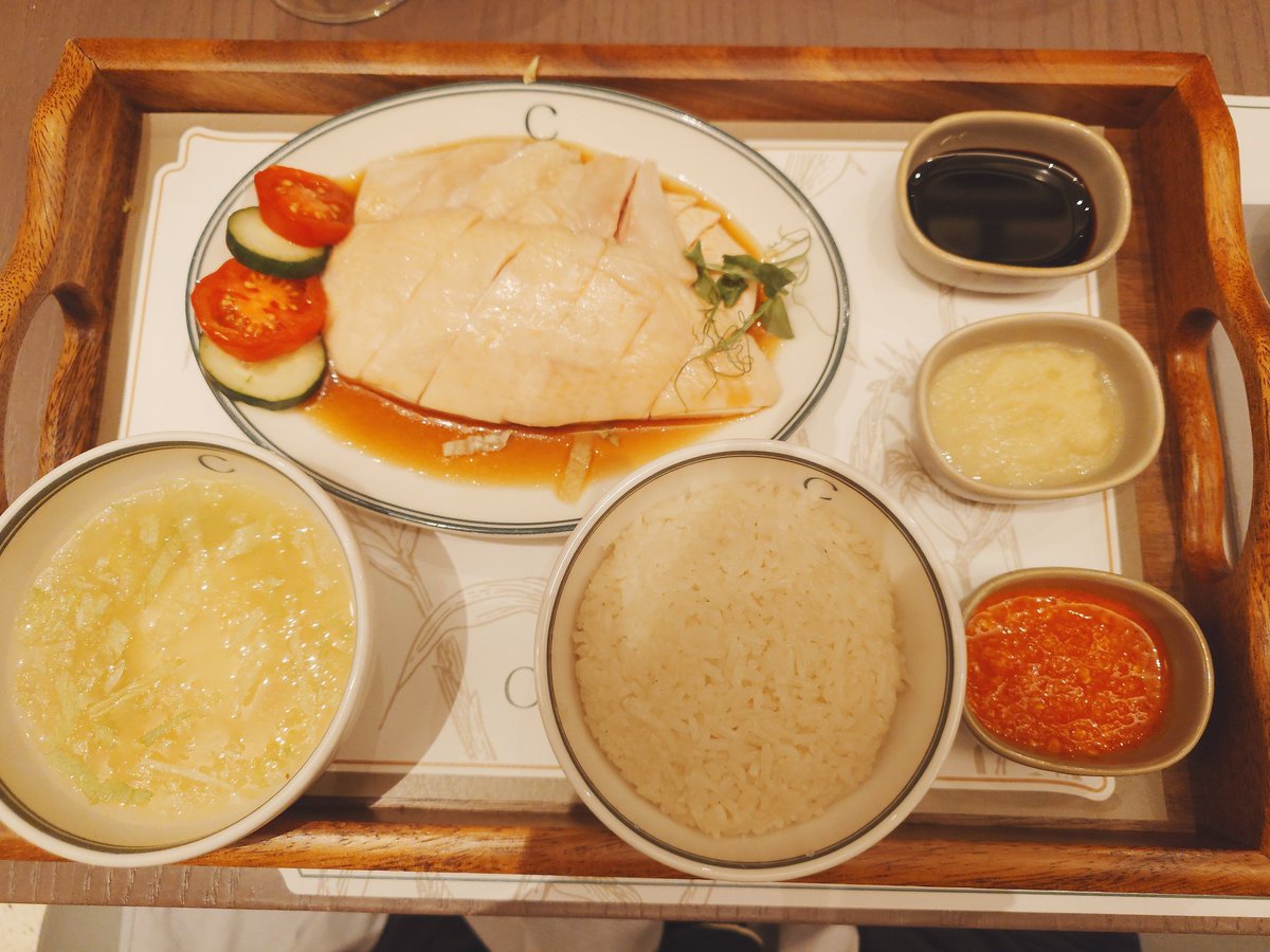 mere_mere14's tweet photo. 今年の旅。チキンライスめちゃうまっ！ https://t.co/UtibULgUXk