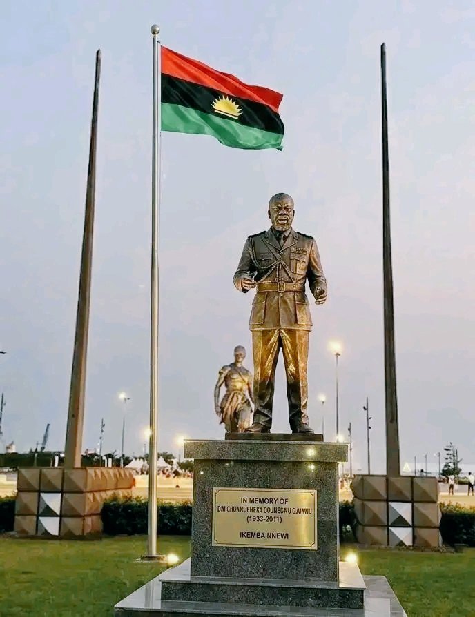 Kadi_lod's tweet image. #freemazinnamdikanu #whitehouse