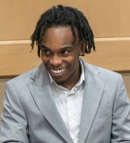 wrld_mag's tweet photo. 🚨 La mise en liberté sous caution de YNW Melly a une nouvelle fois été refusée le jour de son 27ème anniversaire ! ⛓️
Le rappeur prévoyait de fêter son anniversaire en liberté, mais après plus de 7 ans sans aucun verdict l’affaire continue d’être repoussée… https://t.co/NLdpub9Blk