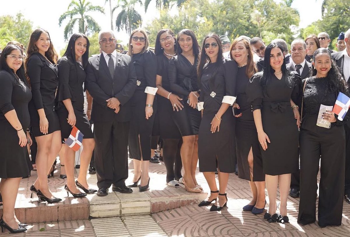 RafaelABurgosG's tweet image. El verdadero avance se logra en equipo:
Hoy reafirmamos nuestro compromiso de seguir trabajando con transparencia, vocación y entrega.

#trabajoenequipo #compromiso #transparência #serviciopublico #gestiónpública #rafaelburgosgomez