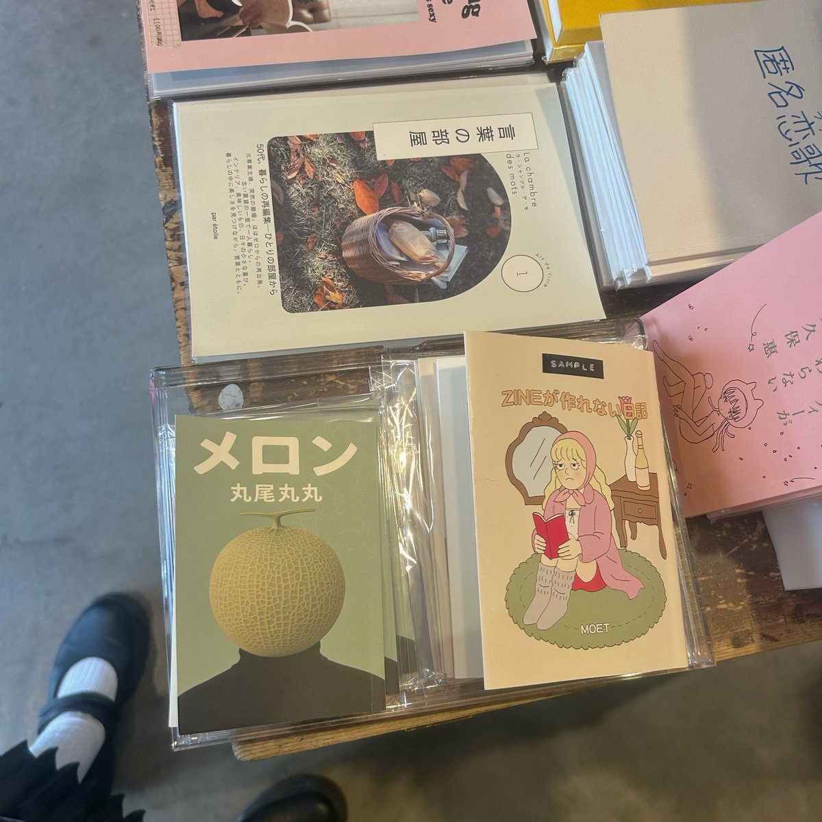 moetsaito's tweet photo. なんと…！
数日で完売したとのことで、再度追加納品してきました😭
わざわざ買いに行ってくださった方もいたと伺い、本当に嬉しかったです。ありがとうございます🌷 https://t.co/e3ogVpWTqk