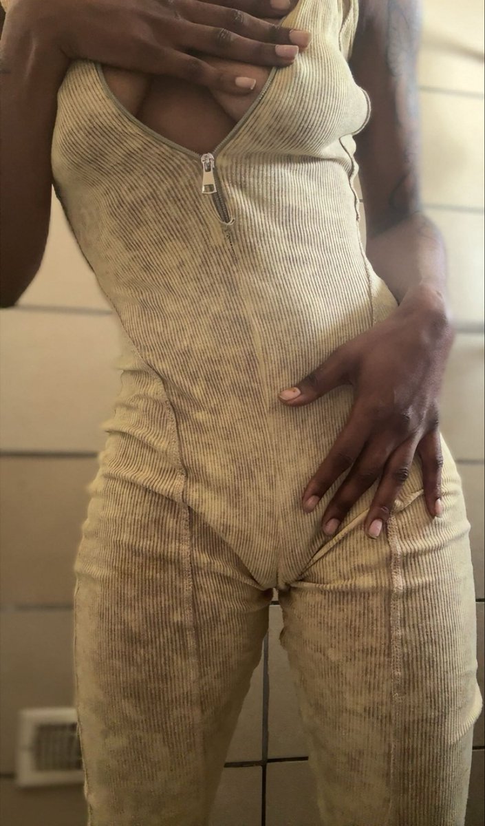 KKGoddess69's tweet photo. 🙃PEEK A BOO😼 https://t.co/E1oUCdwNDC
