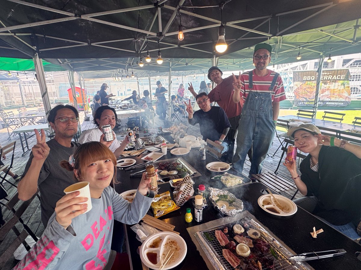 MusicUniva's tweet photo. GWいかがお過ごしですか？
　
UNIVA音楽教室、今日は溝の口でBBQ🍖してきましたよ😎
　
快晴☀️すぎて暑かった！w
けど、みんなで楽しくお肉焼きました😎 https://t.co/Nl9G1B5qZ6