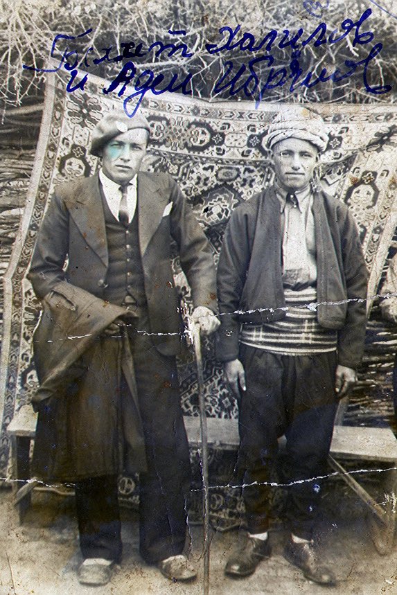 ramiscinar's tweet photo. Mecidiye’de bu mektebi bitirdikten sonra uzun yıllar Silistre’de öğretmenlik ve hâkim yardımcılığı görevlerinde bulunmuş. 12.12.1966 tarihinde, Akkadınlar’ın Karakoç Köyü muhtarı olarak görev yaparken, muhtarlıkta geçirdiği beyin kanaması sonucu 47 yaşında hayatını kaybetmiş. https://t.co/7dXvjyf2yv