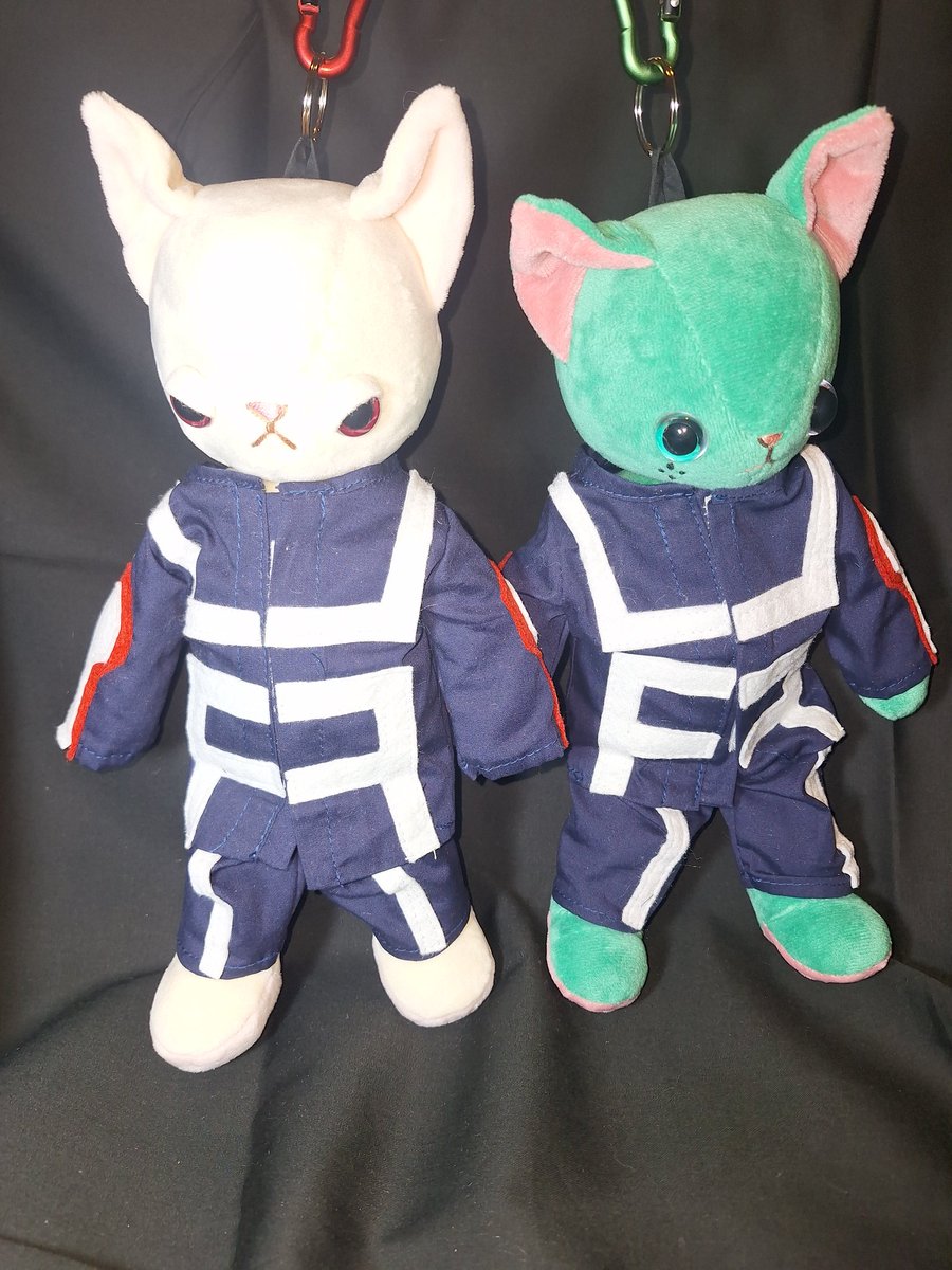yukinitubaki's tweet photo. ヒロアカの猫ぐるみも少し持っていきます。
♤爆豪のカッチャン
♧緑谷さんちの出久くん
◇相澤先生（不精髭あり）
♡編入前の心操くん

以上4匹
明日は刀剣男士のお隣でひっそりとご主人のお迎えをお待ちしています。
#おでライ沖縄 https://t.co/NPQAPYg2RG