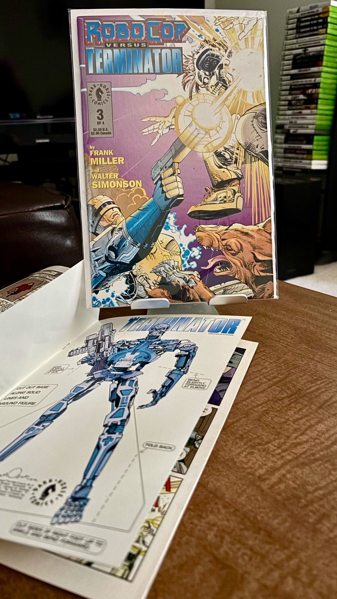 CanaDaBear1701's tweet photo. Frank Miller writes. Walt Simonson draws.  Cardstock cutout character inserts...😲....oh stop....you had me at RoboCop versus Terminator!
A 4 issue mini-series that's been in my collection for 34 years. This is what licensed comics are all about.
#MyComics https://t.co/Vy6BEyY6Yp