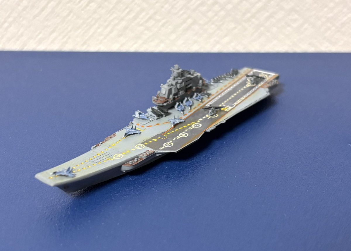 mni_sat's tweet image. 艦載機も乗せて…
これでクズネツォフ完全体！
マシマシなくらいがちょうど良さげ👍
#3000スケモ #3Dprinting