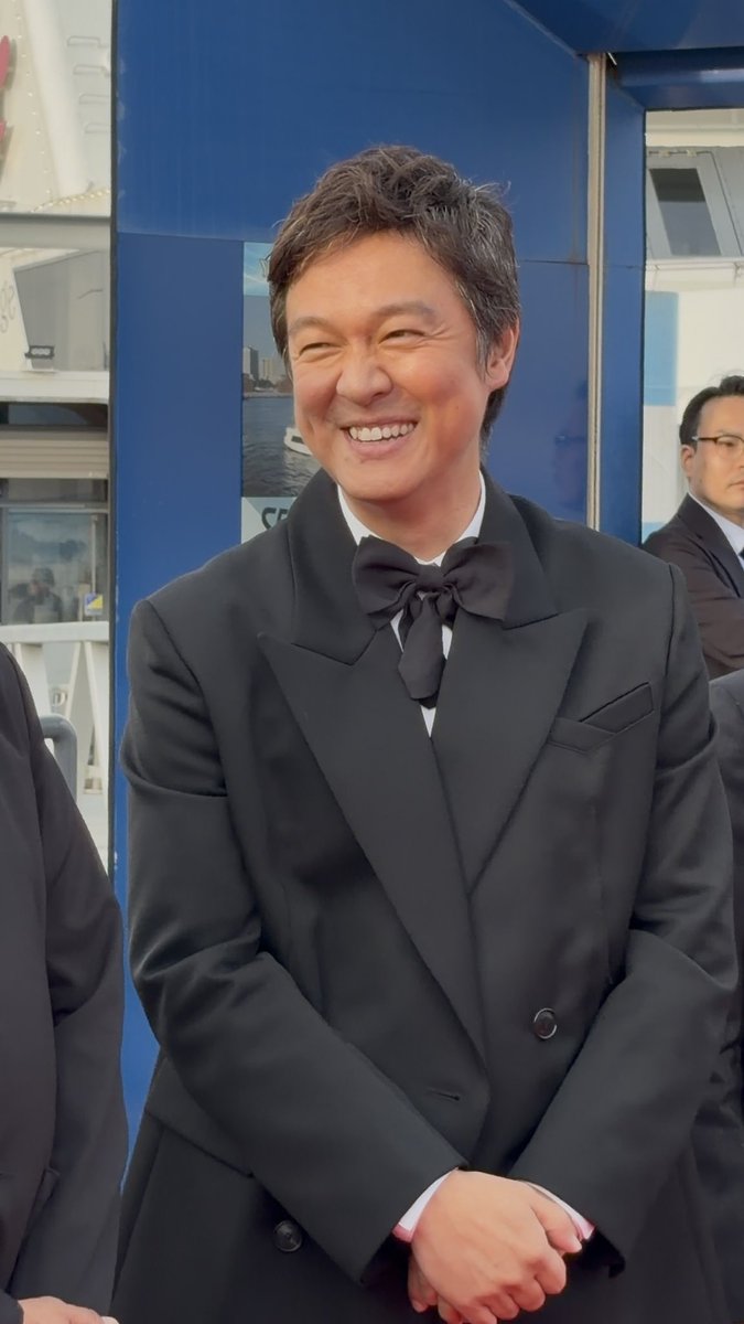 周りのお姉様方の声に応えてファンサしまくる丸山さんＷＷぎこちないハートも猫耳も可愛いＷＷ
#丸山隆平