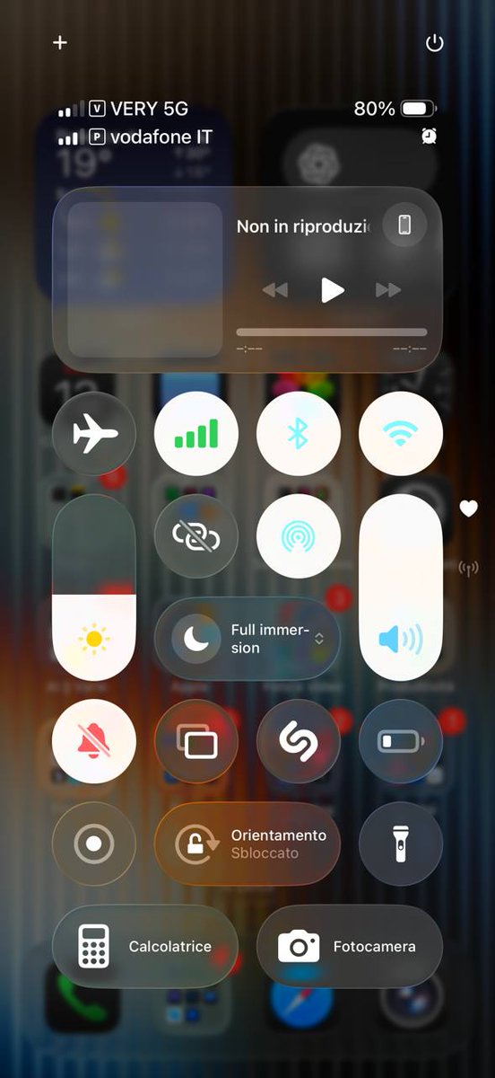Daevisd's tweet image. Que puto desastre es #liquidglass ,no se distingue nada...pero oye,es Apol y su todo poderoso #iphone 🤣🤣🤣🤣