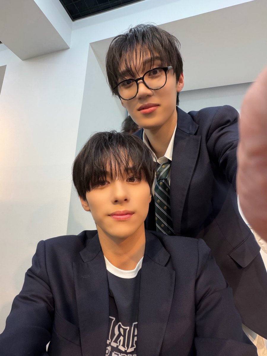 [NAOYA]

カレイベありがとうございました！5月の初めからみんなに会えて俺は幸せものだよほんと！
半分以上はハンターボイスで話してたけど大丈夫？

#WILDBLUE #鈴川直弥 #NAOYA #山下幸輝 #COKI