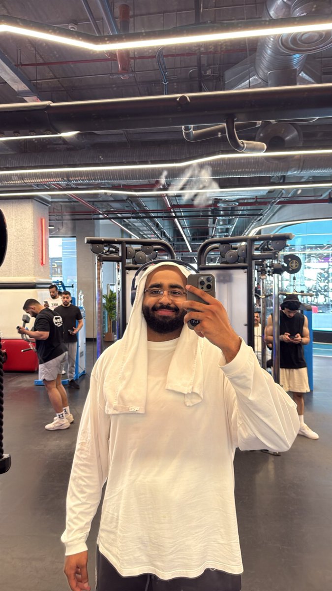 i8 tweet media
