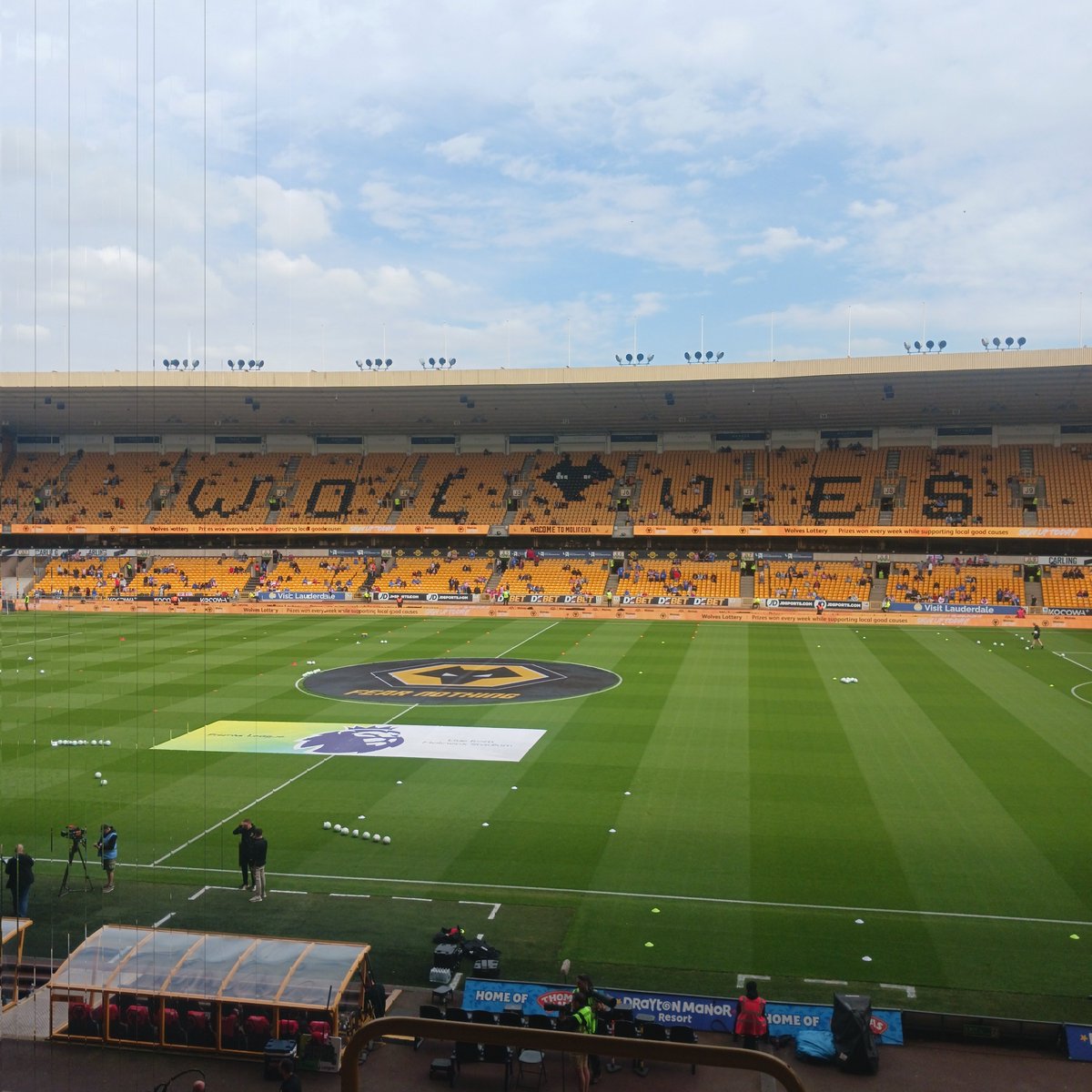 ConorJPorter's tweet photo. At Molineux today, commentating on the Premier League clash of Wolves vs Sunderland alongside Enton Barefoot for @BHBNsport1952 @BHBNRadio 🐺🐈‍⬛️

The Black Cats are still in with a chance of European football, but can Wolves stop them in their tracks?

Chasing the goal ⚽️ 📻 https://t.co/xswJ8kBpN1