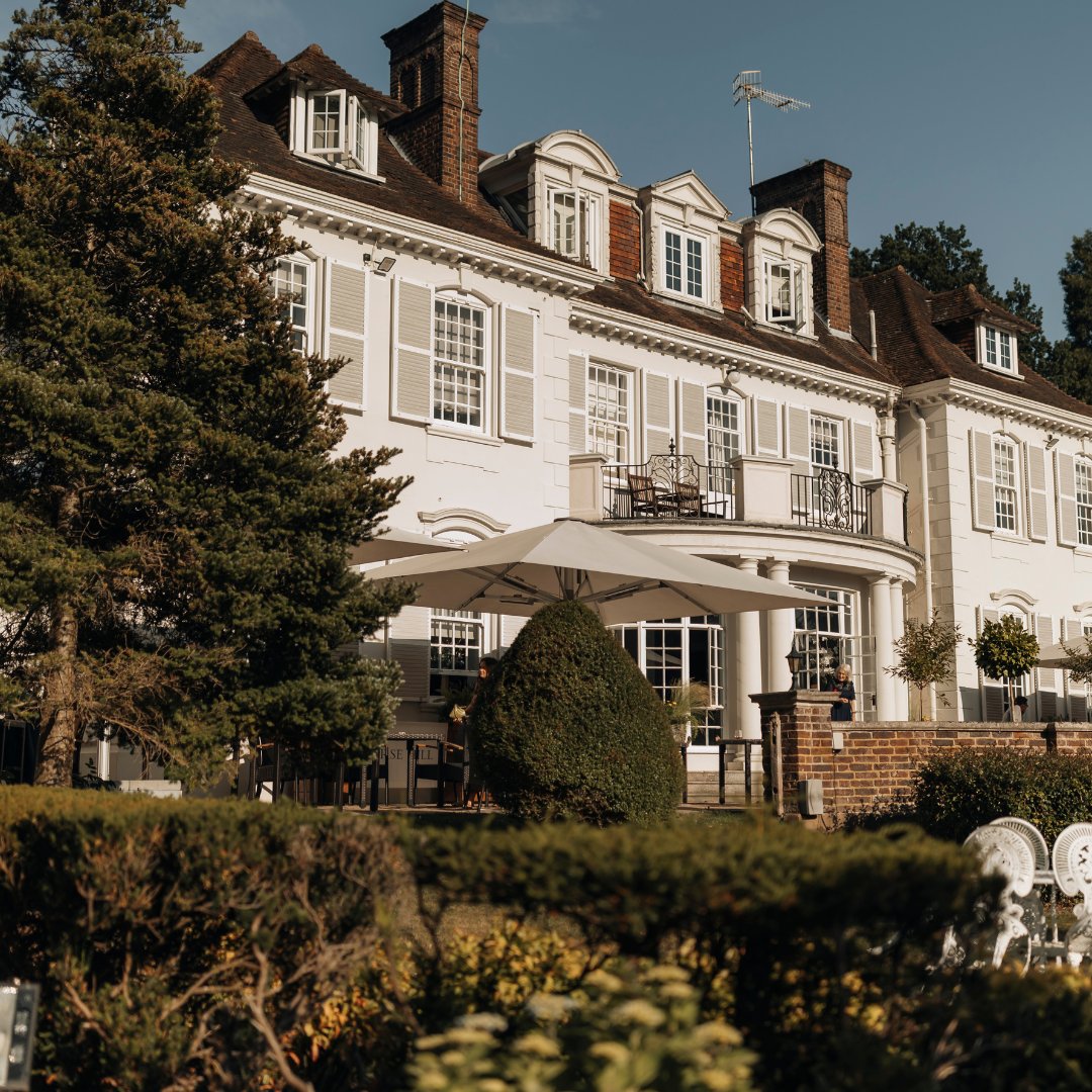 gorsehillsurrey's tweet image. Celebrate the magic of a New Year’s Eve wedding at Gorse Hill in Surrey. ✨🥂

#GorseHill #WeddingVenue #Surrey #NYEWedding
gorsehillsurrey.com/weddings/nye-w…

📸 Ben Atkins Photography
