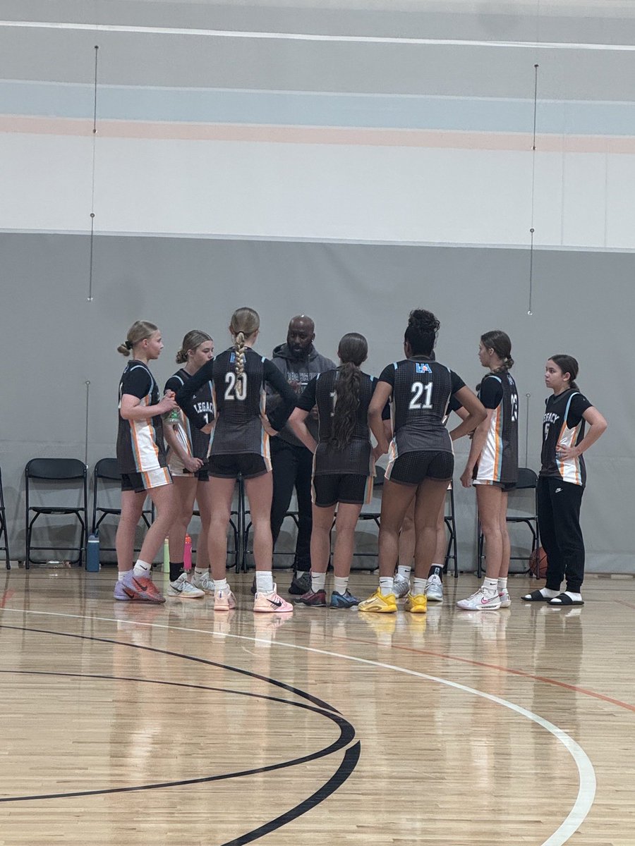 Legacy_HoopsAAU's tweet image. Our 13U Elite team took🥈in the 8th grade D1 division of our Legacy Classic. 👏🏽 Another weekend of progress with this new team. Everyone is getting better. Excited to see them grow as the season progresses. Good work girls! #LegacyClassic #LegacyHoops #Legacy #MoreThanBasketball