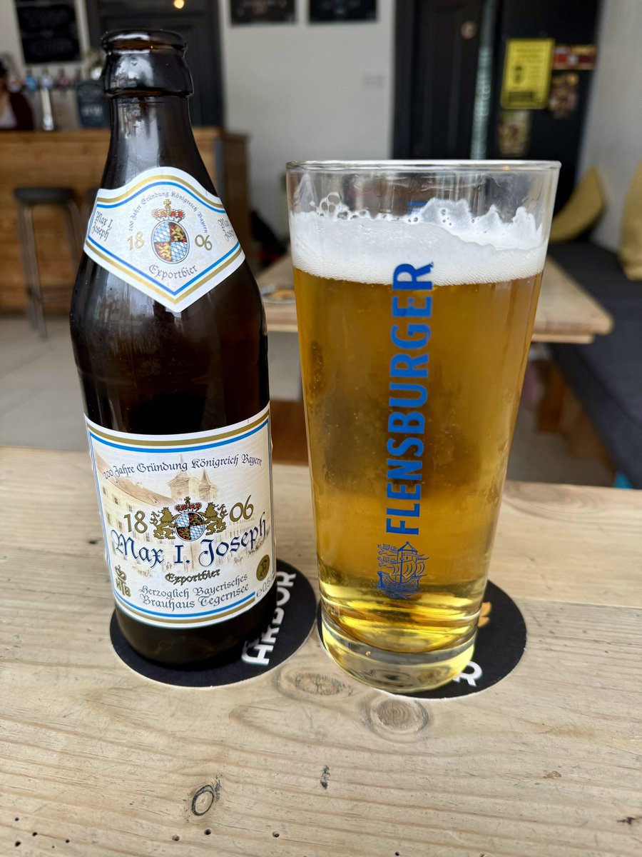 rwnash's tweet image. Tegernsee 1806 Max Joseph - Brauhaus Tegernsee - 5.2% ABV. B++, hugely Germanic Malty aroma. Malty body with a hugely pleasing sweetness. Complete winner #ale #beer #bier 

3.5/5. The Maltiness of Germany. All rather wonderful. Also pleasingly bitter in the finish Prince Of Wales