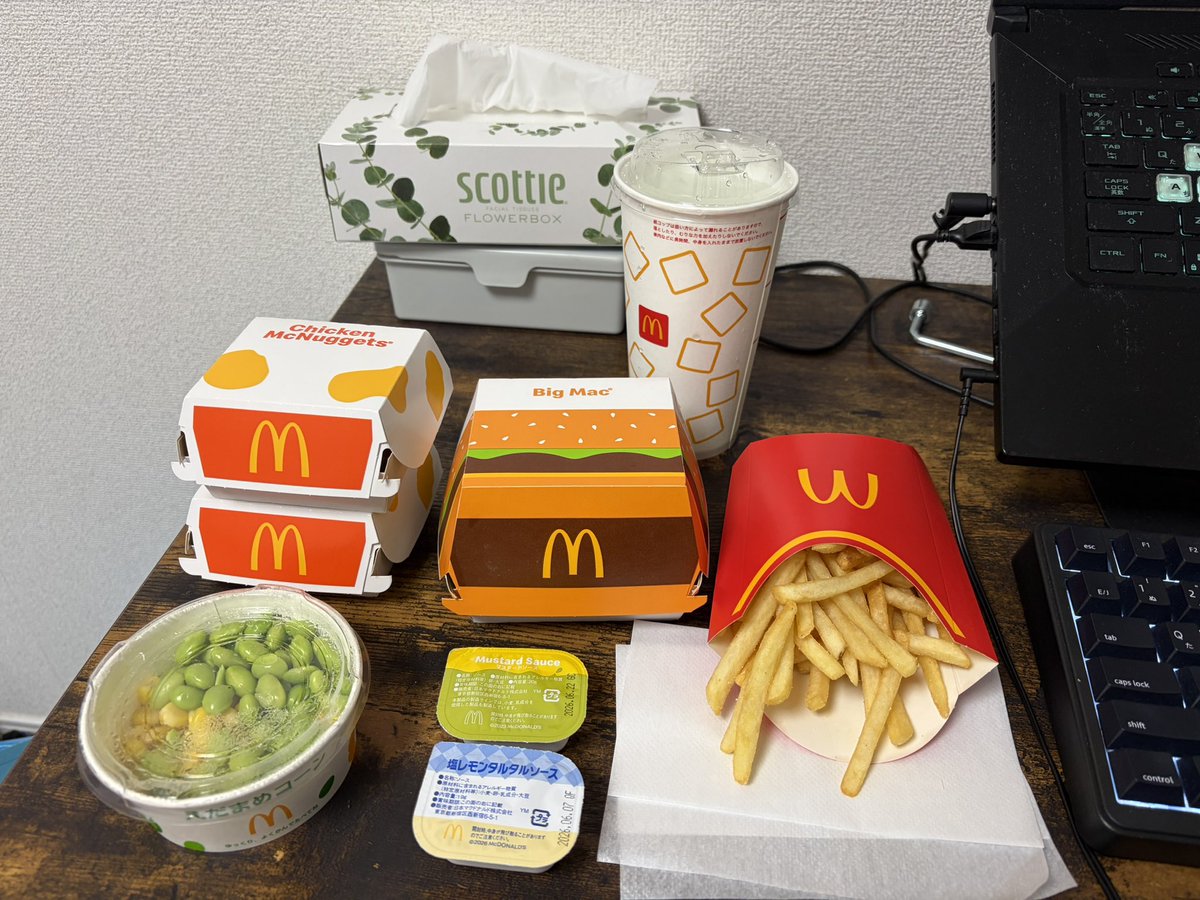 kojirow11's tweet photo. ナッツんからマック奢って貰った〜 https://t.co/5n9rYSPGvz