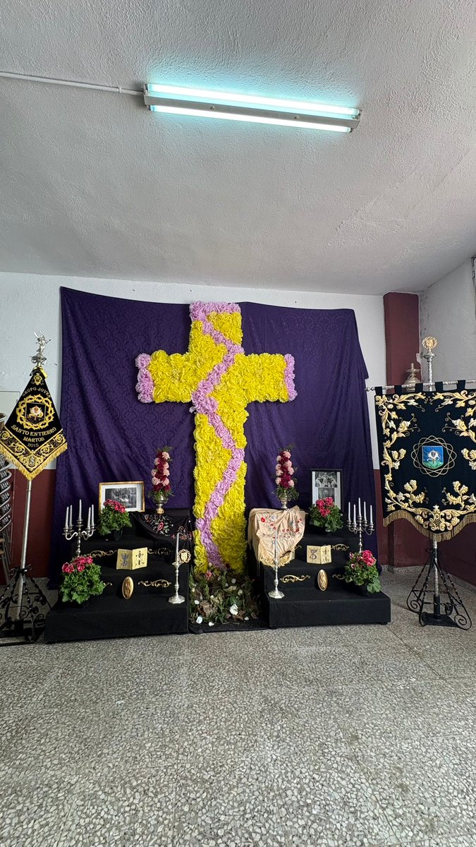 Cofradía del Santo Entierro tweet media
