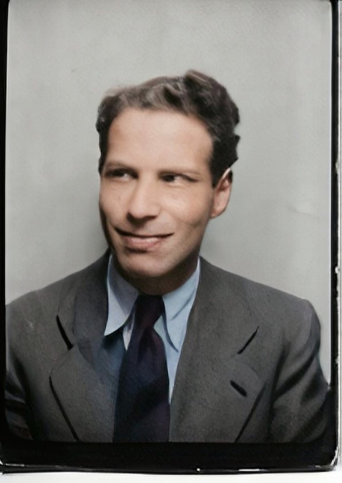 holocaust_music's tweet photo. In 1942, pianist Norbert Stern (born #OTD 1922) left the Brussels Conservatory to go into hiding and was arrested with his family and sent to Auschwitz in Jan 1944. Not much later he was killed in Birkenau aged just 21 years old.
https://t.co/LljFFXWQKm https://t.co/IWwwgsoxZm