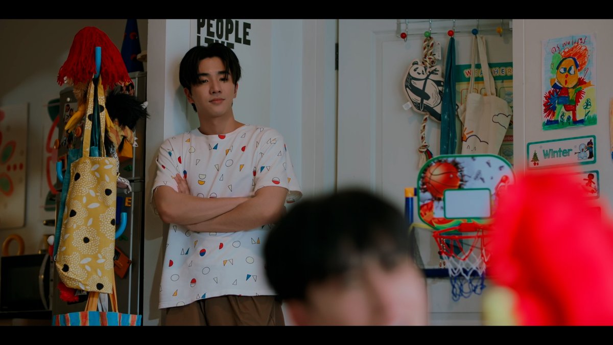 GMMTV's tweet photo. น้องซันกลับมาแฮปปี้สุด ๆ เลยล่ะ ลุงพบเมฆยังยืนเอ็นดู น่ารักมากกกกกกกก 🫳🏻

#LoveYouTeacherSeriesEP8 มาแล้วน้าาา เปิดช่อง GMM25 ดูสด ๆ ไปพร้อมกันตอนนี้ได้เลย~ 
@perthppe @Ppsanta https://t.co/hJOrr7MSvm