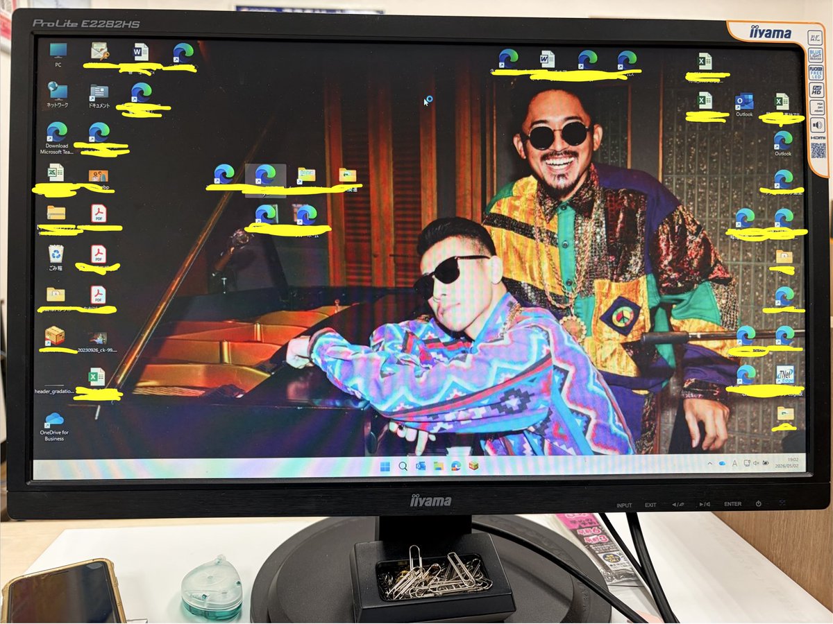 _ck64_'s tweet photo. みんなが使う職場のパソコン、こっそり勝手に背景変えてやった🤣 https://t.co/KfqyR6xNRs