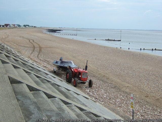 Geograph_GBI's tweet image. Red tractor on the sand, Heacham #Norfolk #GreatBritain geograph.org.uk/photo/1991202 #Geography #photography #Coastal @VisitWNorfolk @atnorfolk @NorfolkPlaces @moreKingsLynn