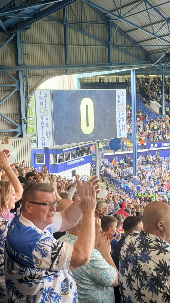 jonhill79's tweet photo. Up the zero point scoring , zero point starting , piss boiling owls 🦉 https://t.co/QA4dcMD8Se