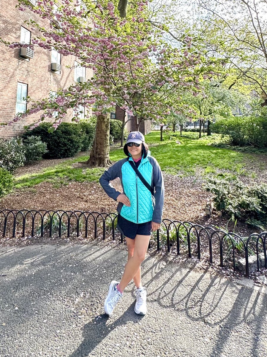 madel_suravilla's tweet image. Going for 6-7 mile run in the park.🏃🏾‍♀️

It’s 52 degrees chilly. Missed running, in the gym a lot lately w/ my sis. Now she wants to go to the gym but I’m still sore. She stays 3 hrs max, me 5 hrs, tired to run after. Then a 5 movie marathon in Netflix last 2 days.

#Manhattan
#NYC