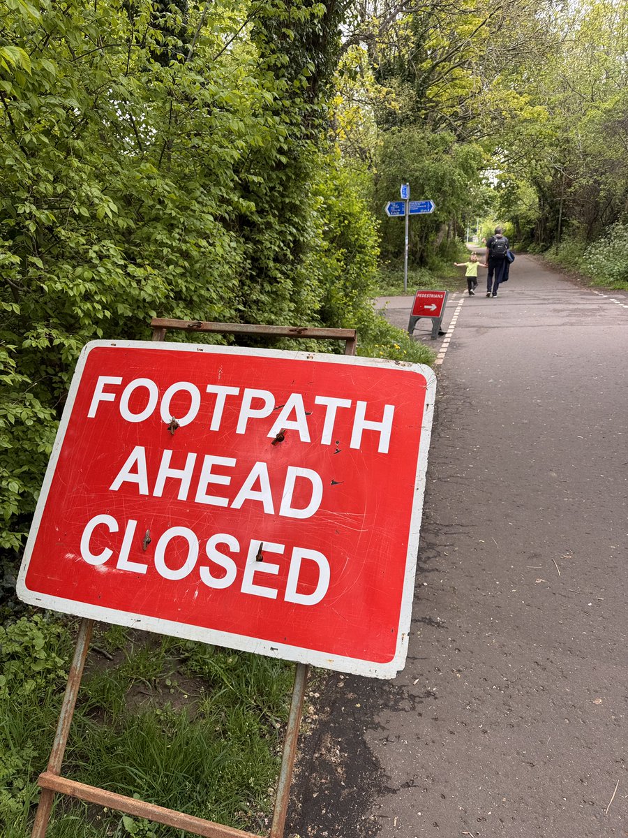 ClutterMuck's tweet photo. @ConeworxTM @edinhelp 
A few left on Warriston Path, and Eildon Street/Inverleith Row after works finished https://t.co/Ypmr3cRnv4
