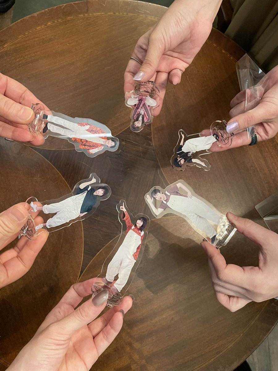 0824yukicha's tweet photo. 今日は世界最速アクスタ販売会お越しいただきありがとうございました！短い時間でしたがお話できたりシール交換できて楽しかったです！！またこういうのやりたいなー！🥳今日楽し過ぎたー！みんなを連れておでかけしてくださいね♪#おでかけBQMAP https://t.co/NJY0tv4tcI