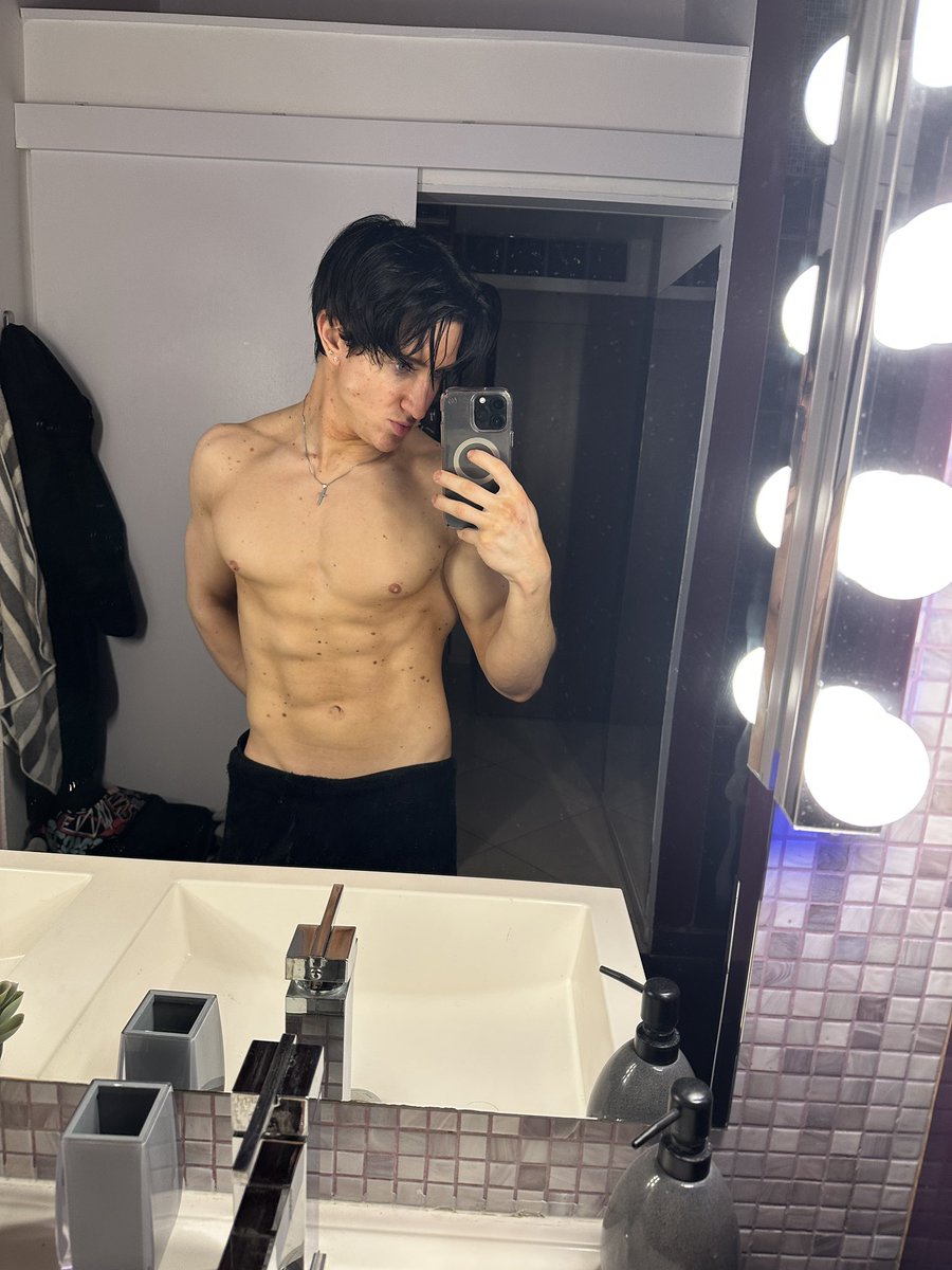 Christian Levine tweet media