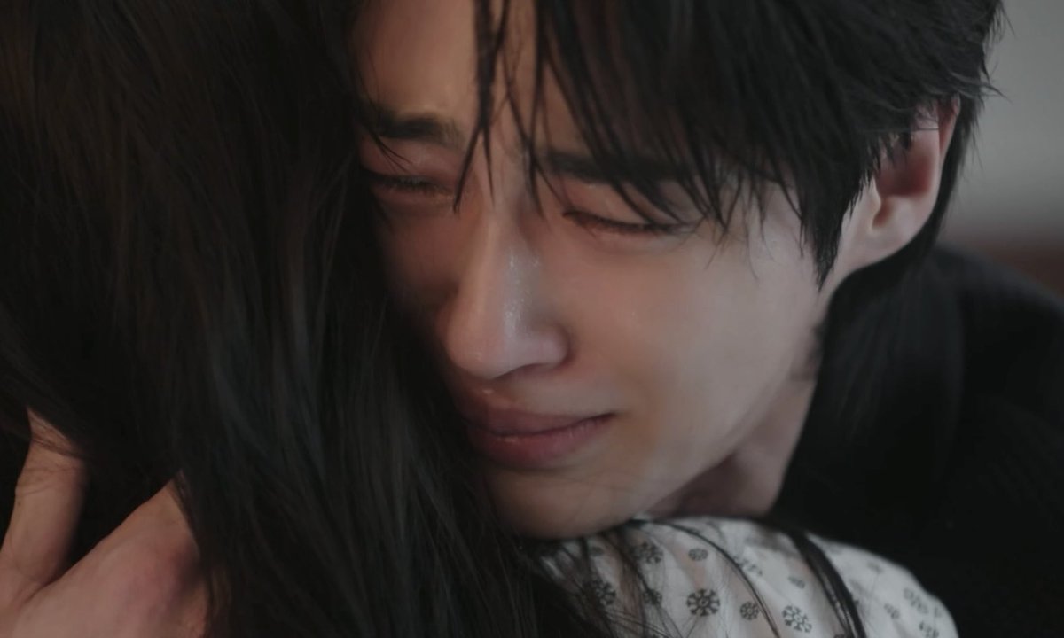 woohyepics_'s tweet photo. the sadness, the pain, the relief you can really see it on prince lee ahn’s emotions here 😭😭😭 

#ByeonWooseok #변우석 #PerfectCrown Ep 8 👑 https://t.co/9pyRogu9B8