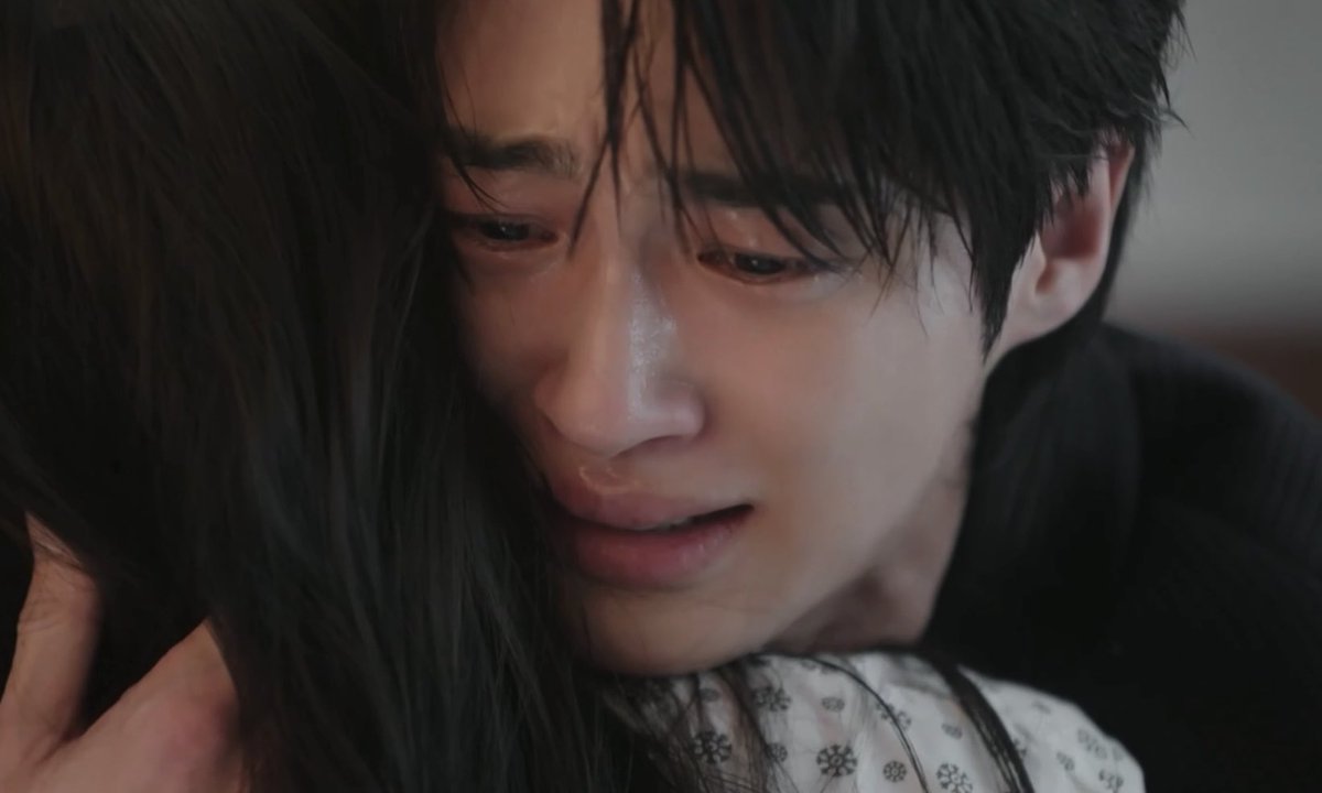 woohyepics_'s tweet photo. the sadness, the pain, the relief you can really see it on prince lee ahn’s emotions here 😭😭😭 

#ByeonWooseok #변우석 #PerfectCrown Ep 8 👑 https://t.co/9pyRogu9B8