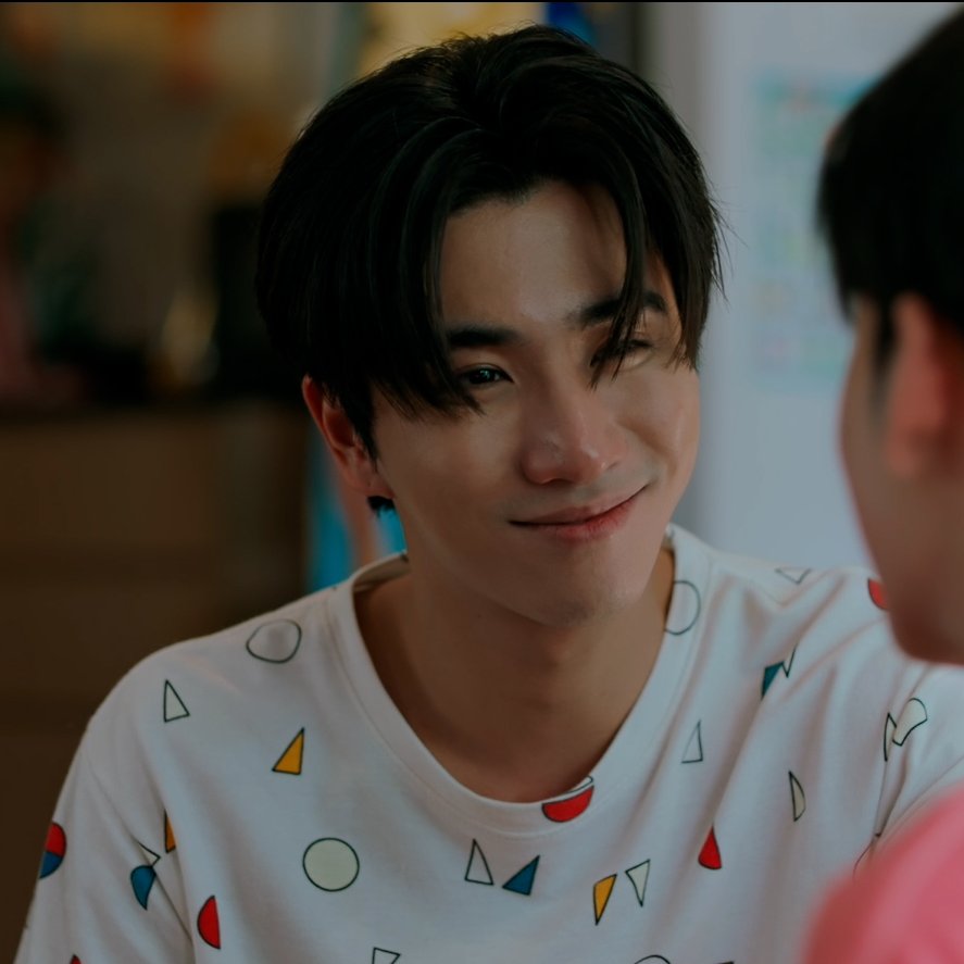 GMMTV's tweet photo. ทุกคนดูนี่จิ น่ารักมาก ยิ้มหวานนี้มีให้เธอคนเดียวมาก 🫳🏻💖
#LoveYouTeacherSeriesEP8
@perthppe @Ppsanta https://t.co/vVnKWNYSlN