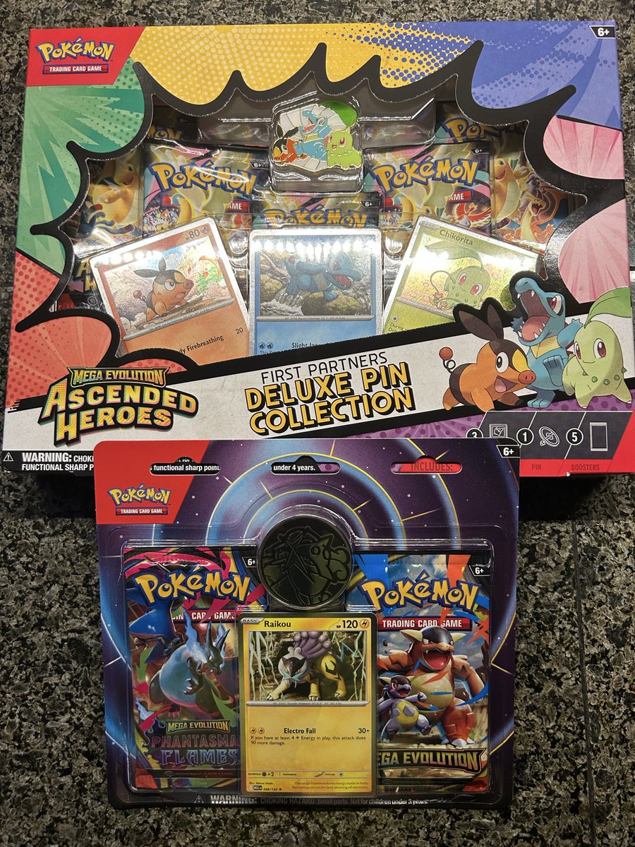 AztecSEA's tweet photo. @PokemonRestockr Thanks to everyone’s attention being on target this morning, I accidentally happened upon a restock at Fred Meyer this morning 🔥 https://t.co/5wmeLgD2cq