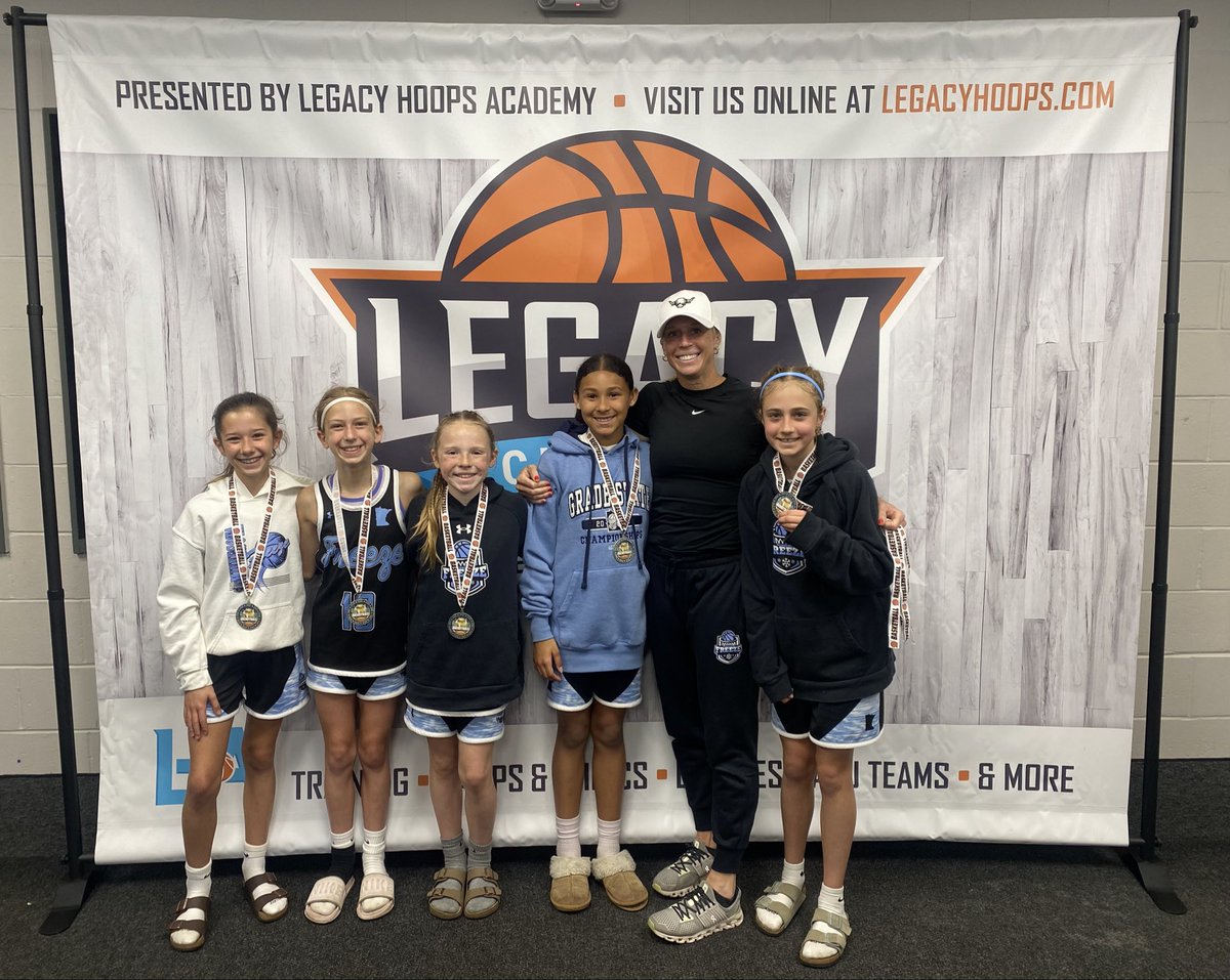 Legacy_HoopsAAU's tweet image. Full team not pictured but congrats to the to @MN_Freeze_Bball taking 🥈in the 5th grade D1 division of our Legacy Classic. 👏🏽 Good work girls. Best of luck the rest of the season. #LegacyClassic #LegacyHoops #Legacy #MoreThanBasketball