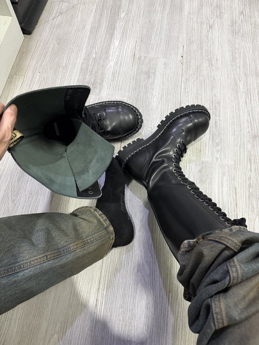 Toy boots tweet media