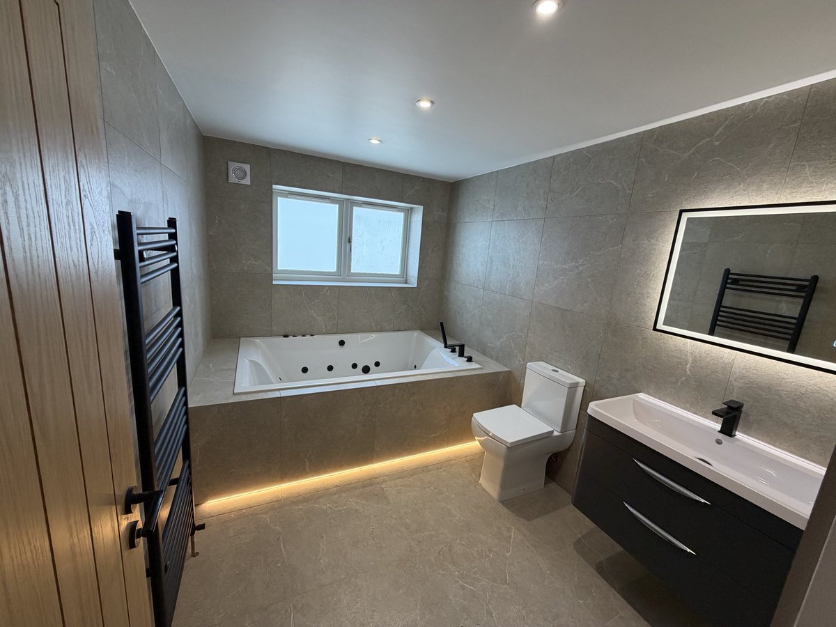 Nathan_Decastro's tweet image. One of our home bathrooms is now completed ✅ 

#Bathroom #HomeRenovation #Lincoln #Construction #Home