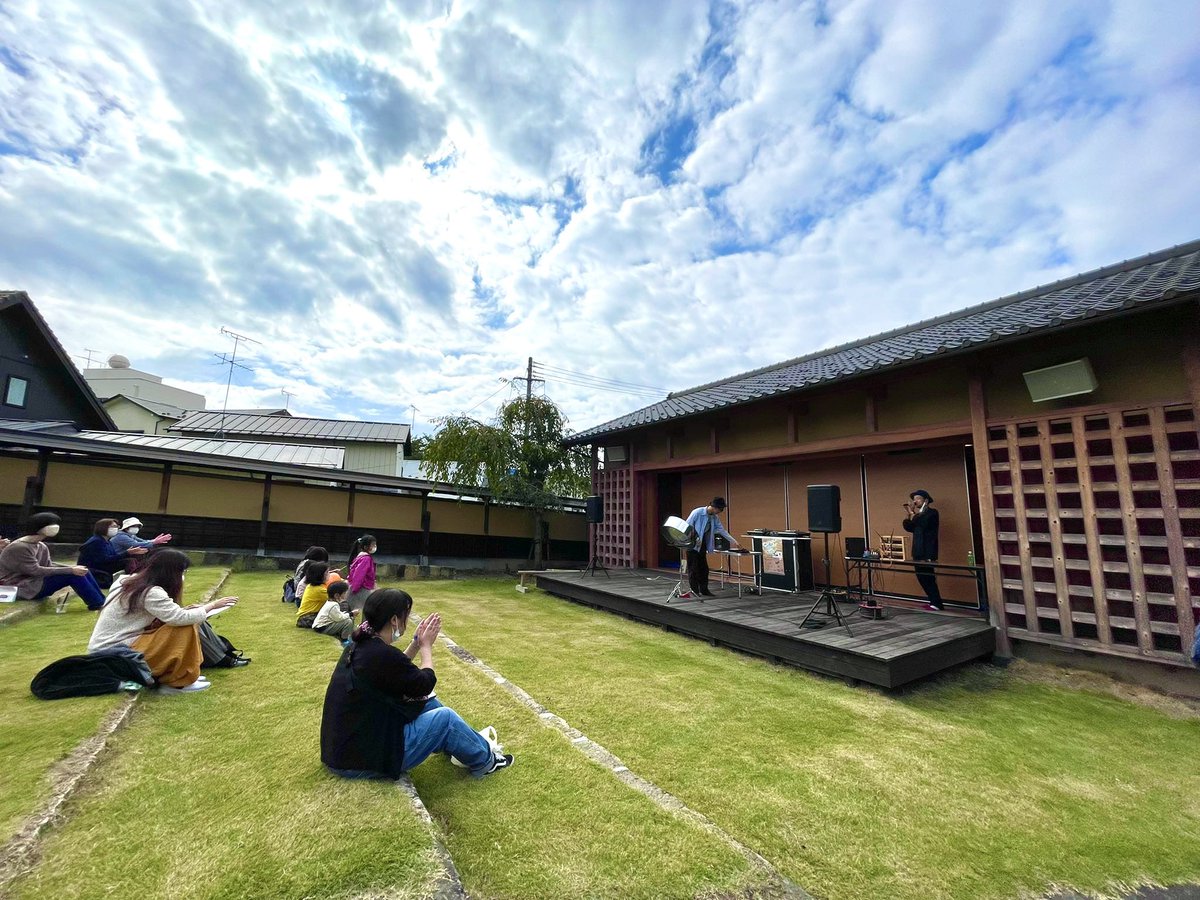 DJ_fukutake's tweet photo. 【DJフクタケ in 福島2days】
GWは謎の店と飯坂温泉でDJ 2days！
『飯坂音楽蔵×謎の店キャラバン』
カルチャーごと、湯けむり中
効能：音楽と謎
主催 飯坂温泉観光協会

5/4(月祝)
@旧堀切邸 離れ
11:00-16:00
◆出店:謎の店（from 東京中野） @nazo_no_mise 

DJ
DJフクタケ ＠DJ_fukutake 
オノしん @devshin 
ターキン@DEFROCK374488

5/5(火祝)
@旧堀切邸 下蔵野外ステージ
11:00-16:00
観覧無料
◆出店:謎の店 @nazo_no_mise 

出演
MCU @MCU 
DJフクタケ
MIC RAW RUGA @micrawruga 
DEFROCK @Defrockofficial 

■お問い合わせ
飯坂温泉観光協会
024 542 4241