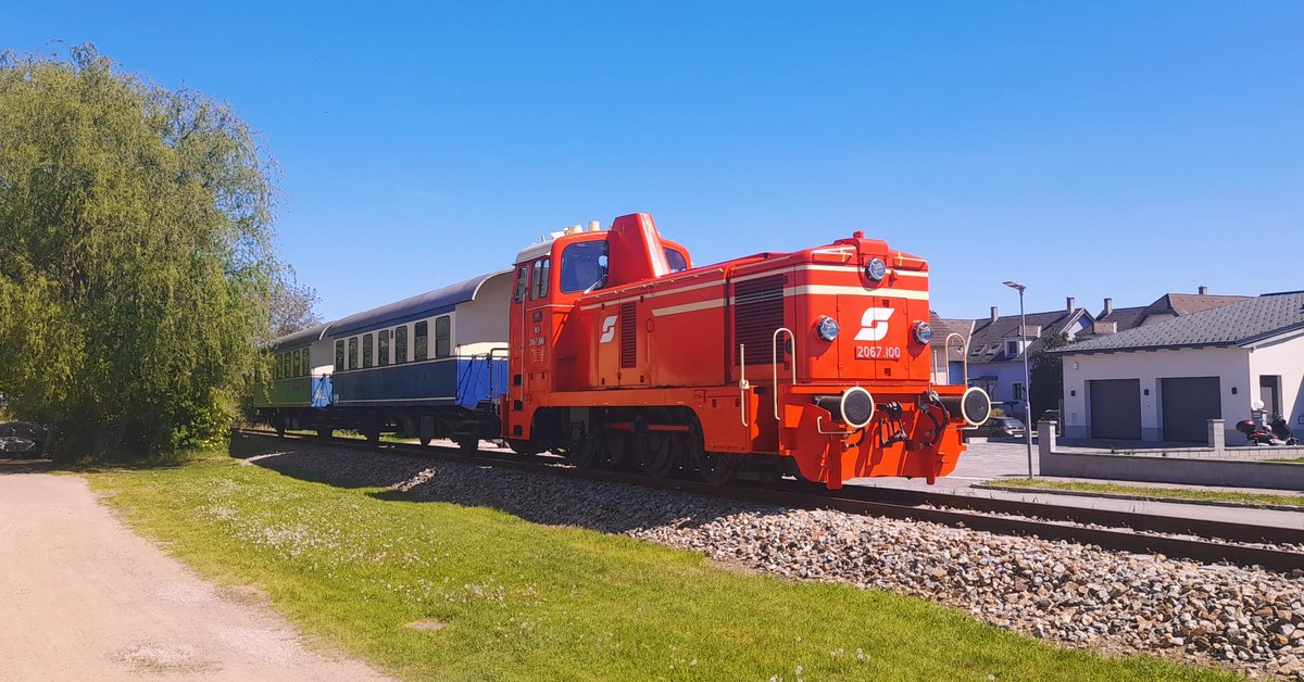Fe1ipe__'s tweet photo. Die 2067 100 des Vereins Neue Landesbahn bei Sonderfahrt auf der Pulkautalbahn in Alberndorf im Pulkautal 🚂 https://t.co/6epO9i82NC