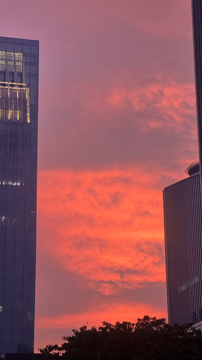 candiar_'s tweet photo. Sunset sore tadi. Orange keungu2an langitnya https://t.co/vEoq1olIO7