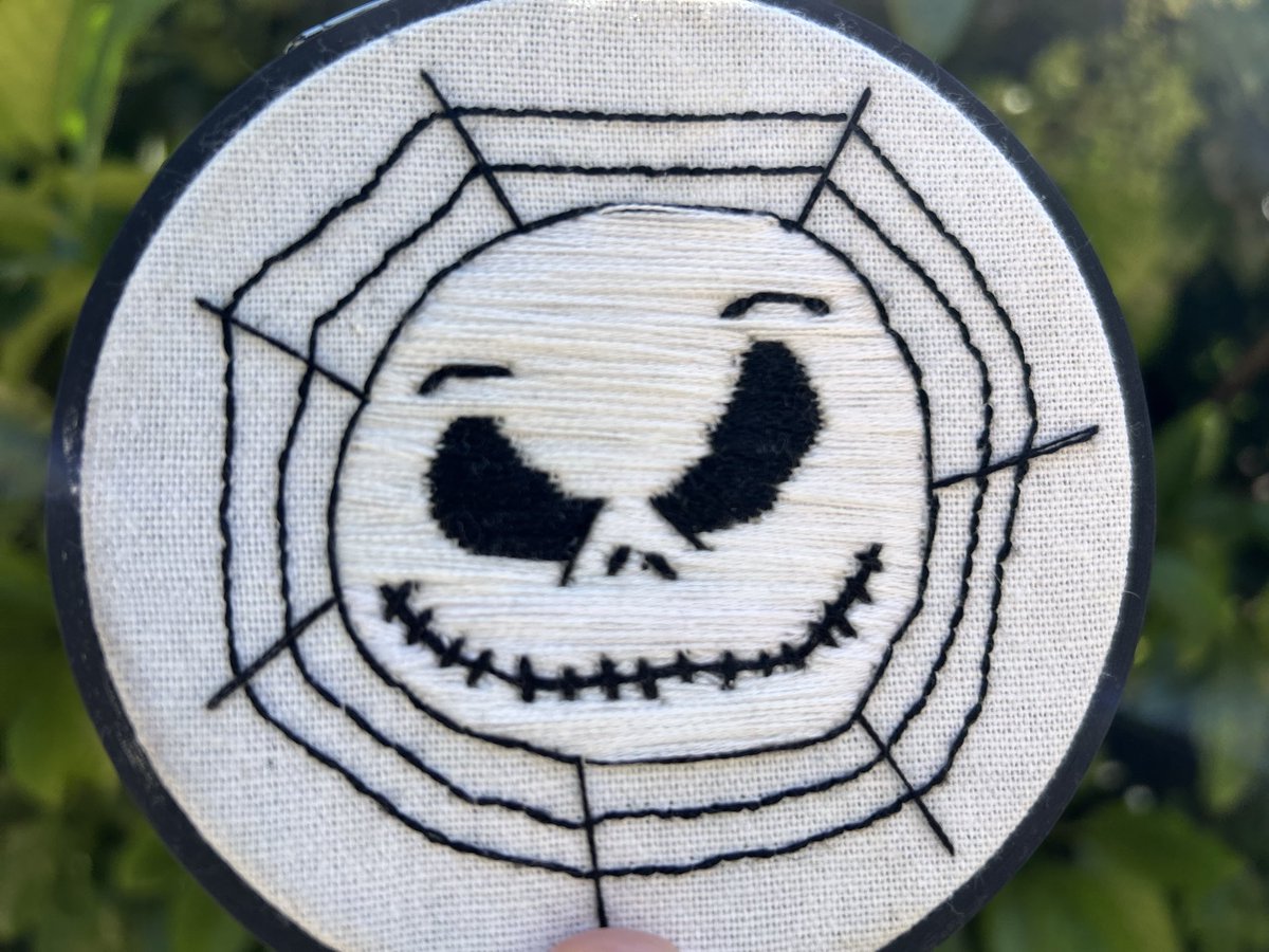 rosesxwitch's tweet image. Jack Skellington

Medidas: 10 cm de diámetro 

DISPONIBLE 

Precio: 38€
(Con envío certificado incluido)

Es una pieza de archivo ya que no volvería a repetirlo.
-

#embroidery #nigthmarebeforechristmas #bordadohechoamano