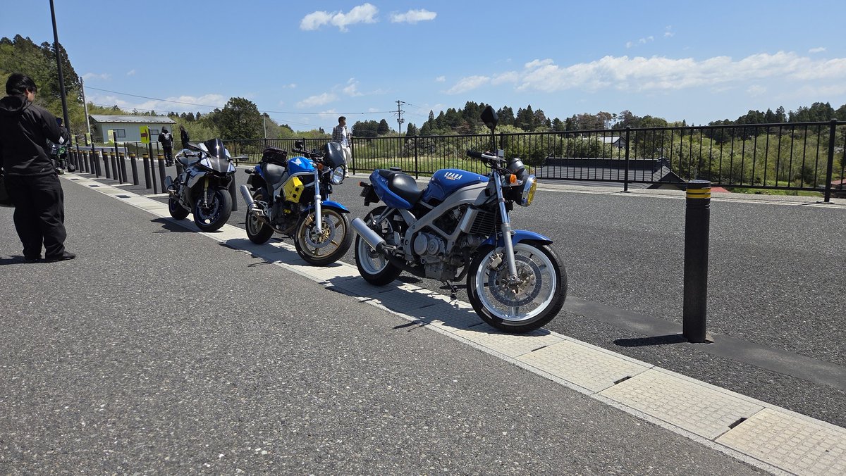 WBc70's tweet photo. 学生時代の友人とツーリングしてきた！
当時一緒に走った記憶が蘇って楽しかった！！！ https://t.co/nnl8XPI13B