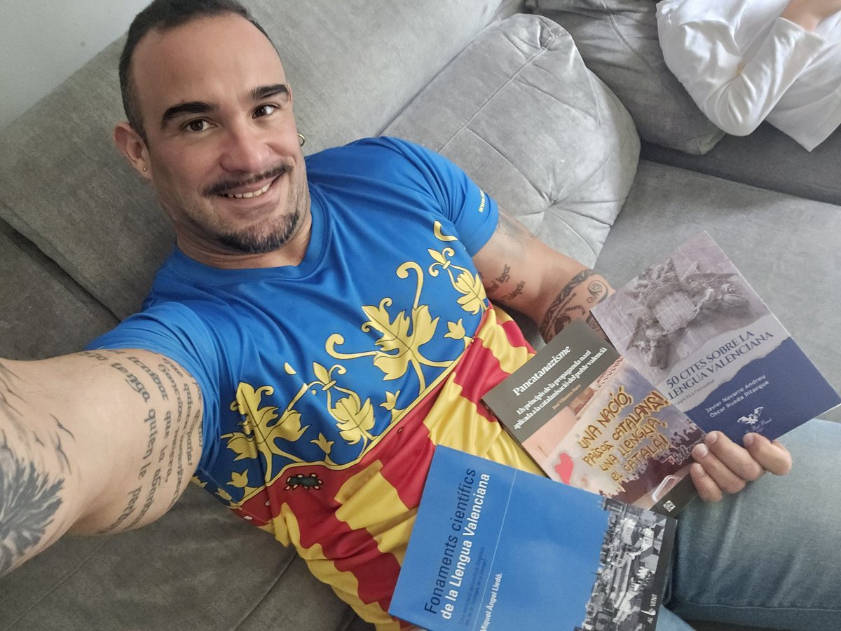 💙❤💛🦇Enric Ricart - K. Escamilla✌viXca Valéncia! tweet media